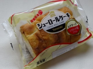 ヤマザキ シューロールケーキ レアチーズ とちおとめ苺ジャム 4枚入 パン吉の食日記