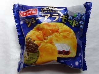 シューアラモード 十勝産クリームチーズ入りレアチーズ風味ホイップ&ブルーベリー.jpg