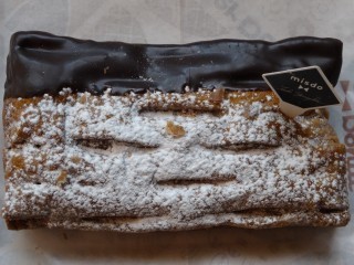 ミスタードーナツ 赤ワイン仕立てのショコラパイ.jpg