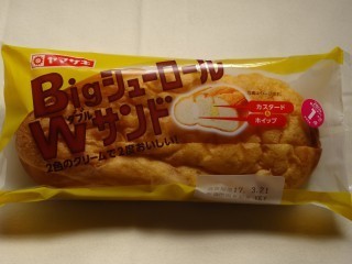 ヤマザキ BIGシューロールダブルサンド(カスタード&ホイップ).jpg