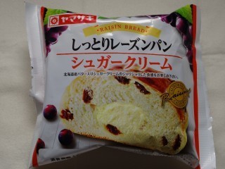 ヤマザキ しっとりレーズンパン(シュガークリーム).jpg