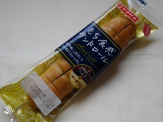 ヤマザキ もち食感サンドロール.jpg