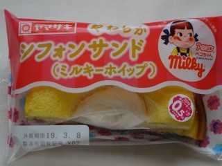 ヤマザキ やわらかシフォンサンド(ミルキーホイップ).jpg