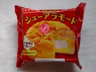 ヤマザキ シューアラモード(北海道産牛乳入りカスタード&ホイップ).jpg