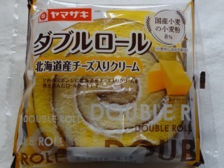 ヤマザキ ダブルロール(北海道産チーズ入りクリーム).jpg