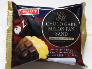 ヤマザキ チョコがけメロンパンサンド(ホイップ).jpg