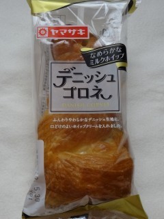ヤマザキ デニッシュコロネ(ミルクホイップ).jpg