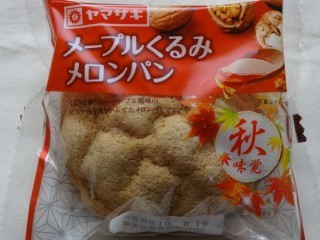 ヤマザキ メープルくるみメロンパン.jpg