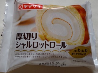 ヤマザキ 厚切りシャルロットロール.jpg