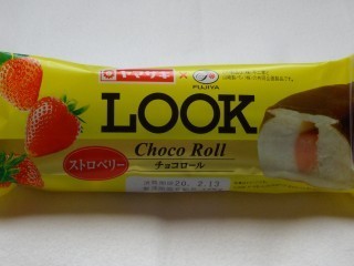 ヤマザキ LOOKチョコロール(ストロベリー).jpg
