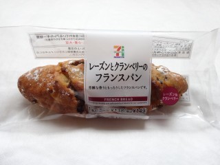 レーズンとクランベリーのフランスパン(セブン-イレブン).jpg