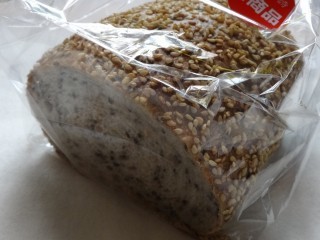 神戸屋 ごまのパン.jpg