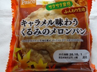 Pasco キャラメル味わうくるみのメロンパン.jpg