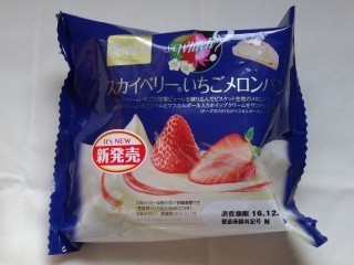 Pasco スカイベリーいちごメロンパン.jpg