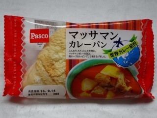 Pasco マッサマンカレーパン.jpg